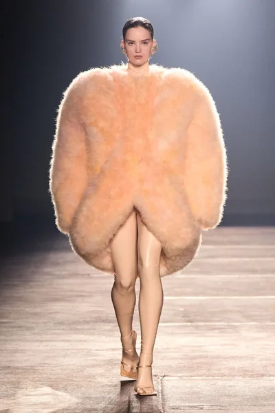Look 7
